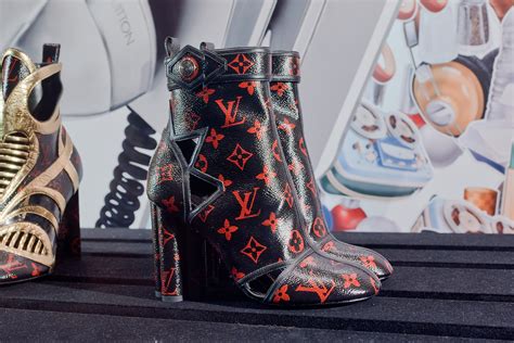 louis vuitton gator red bottom.